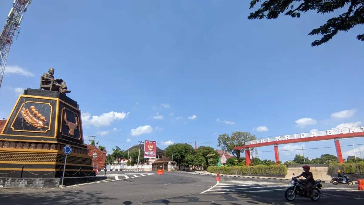 Panas menyengat di wilayah Kecamatan Wonogiri Kota, Minggu (31/5/2026) siang. (IWAN ADI/RADAR SOLO)