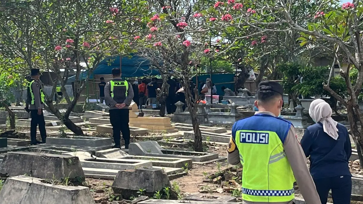 Proses ekshumasi makam A, warga Desa Sindon, Kecamatan Ngemplak, Boyolali, yang meninggal tak wajar, Sabtu (30/5/2026). (DOK.POLRES BOYOLALI) 