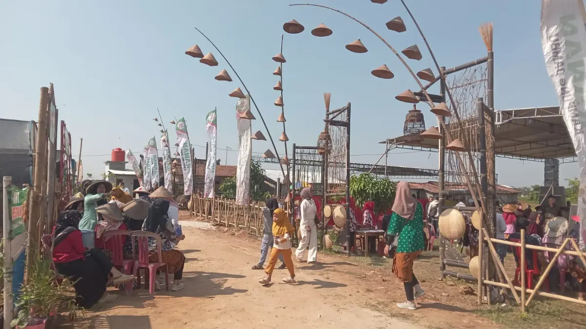 Launching Desa Wisata Pranan, Kecamatan Polokarto, Kabupaten Sukoharjo yang dipusatkan di kandang komunal desa setempat, Senin (1/6). (IWAN KAWUL/RADAR SOLO)