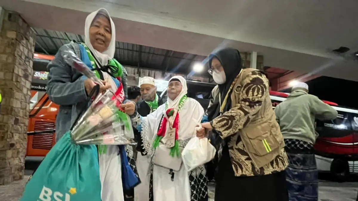 Jemaah haji Debarkasi Solo tiba di tanah air, Selasa (2/6/2026) malam. (M IHSAN/RADAR SOLO)