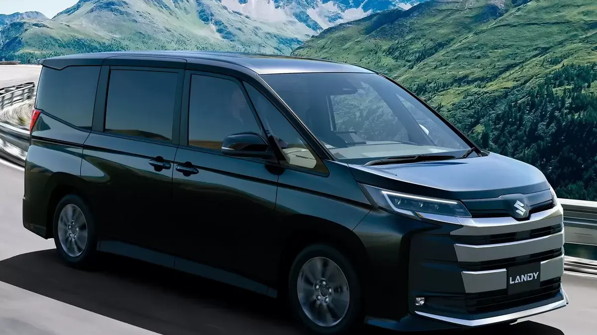 Suzuki Luncurkan Kembaran Toyota Voxy dengan Mesin Hybrid, Tampilan Kini Lebih Garang (Carscoop)
