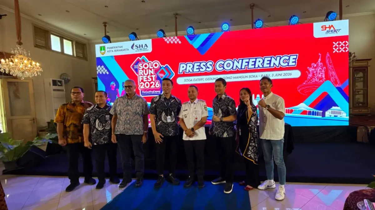 Wali Kota Solo Respati Ardi (empat dari kanan) hadiri press conference Solo Run Fest 2026. Event ini mengangkat tema Run The City, Feel The History. (SILVESTER/RADAR SOLO)