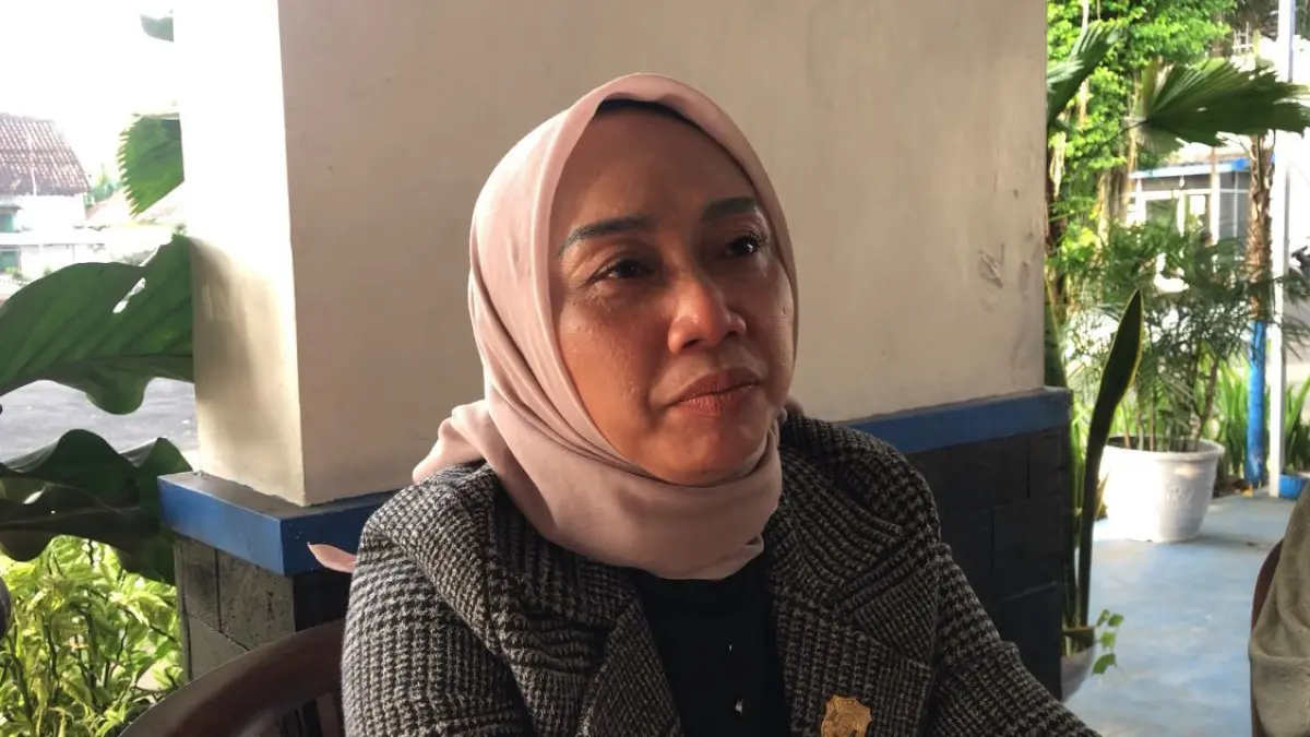 Wiwik Dwi Hapsari, kuasa hukum keluarga korban beri keterangan pers, Rabu (3/6/2026). (ABDUL KHOFID/RADAR SOLO)