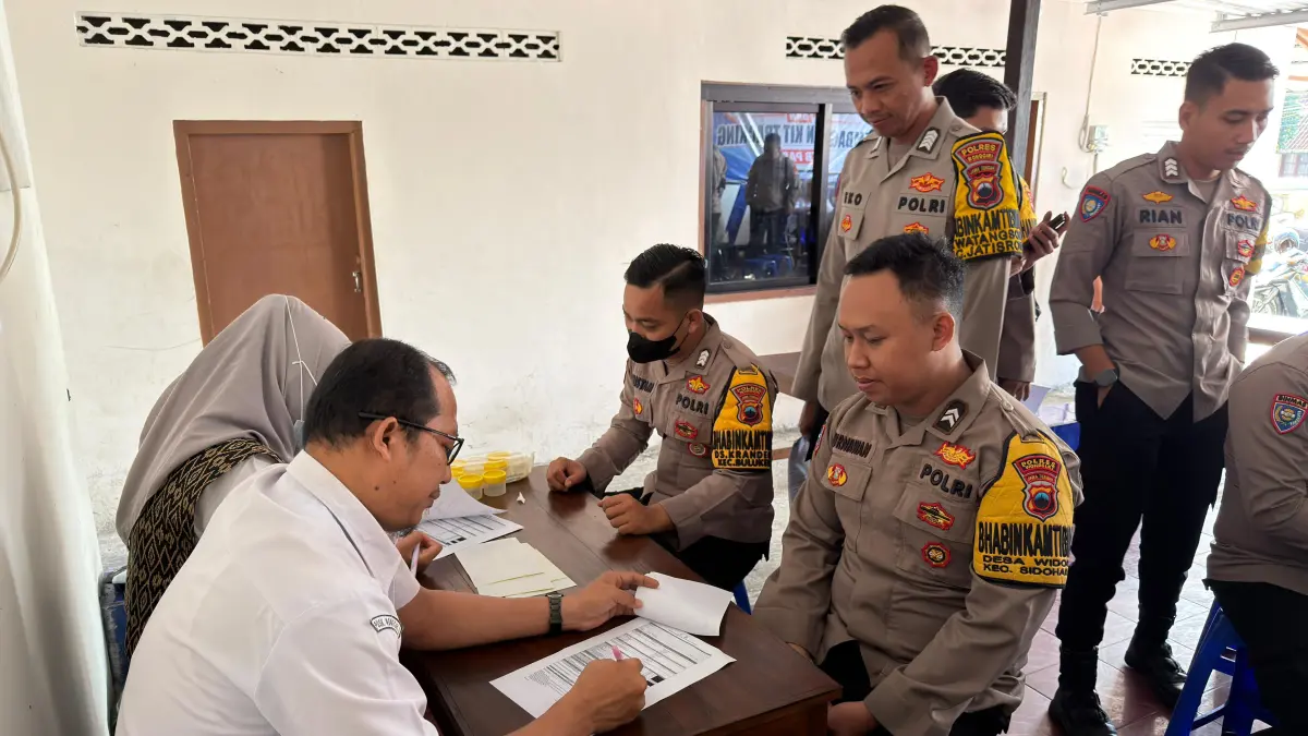 Personel Bhabinkamtibmas Polres Wonogiri menjalani pemeriksaan kesehatan terpadu, Rabu (3/6/2026). (IWAN ADI/RADAR SOLO)