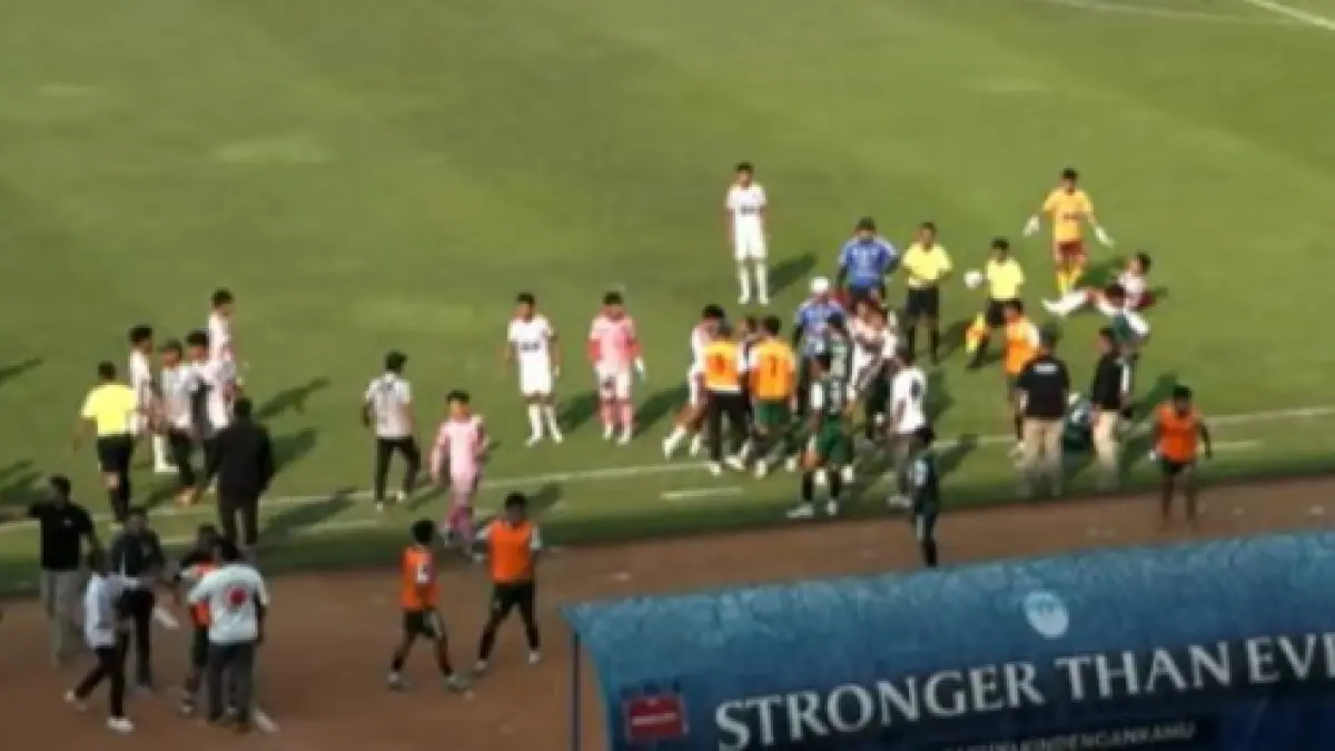 Laga Unaaha FC Konawe kontra Binjai City Sport Club di Stadion Sultan Agung, Bantul harus dihentikan sementara. (DOK.PSSI TV)
