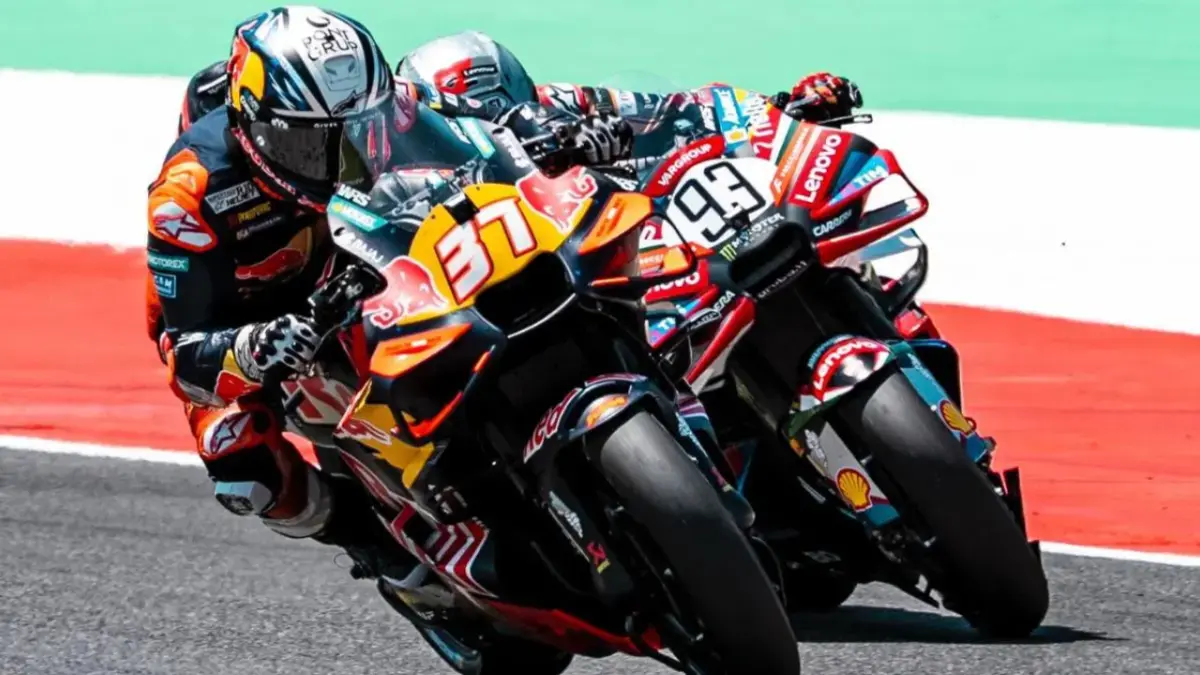Pedro Acosta tampil dominan dan mencatat waktu tercepat pada sesi practice MotoGP Hungaria 2026 di Sirkuit Balaton Park. (Instagram/@37pedroacosta)

 

