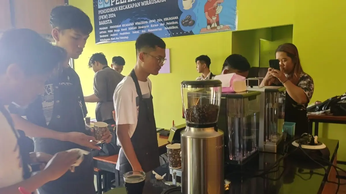Pelatihan barista di PKBM Bunga Kantil yang berlokasi di Jebres, Solo. (ALFIDA/RADAR SOLO)