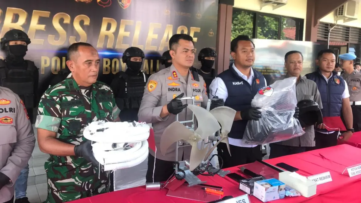 Polres Boyolali tunjukkan barang bukti kasus pencurian outdoor AC milik KDMP Teras dan KDMP Nogosari, Senin (8/6/2026). (ABDUL KHOFID/RADAR SOLO)