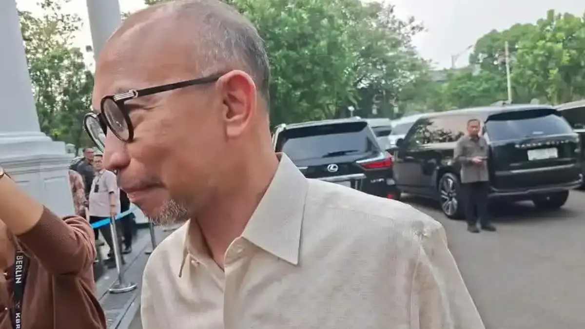 Chatib Basri tiba di Kompleks Istana Kepresidenan, Jakarta, Selasa (9/6/2026). (JawaPos.com)

 
