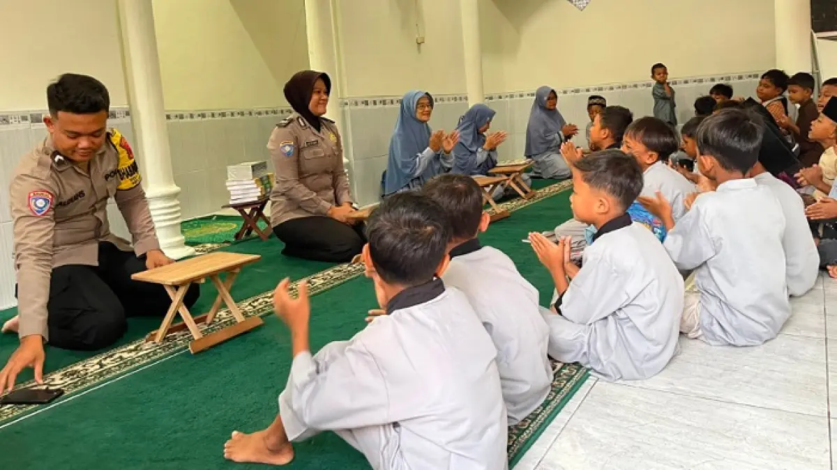Polsek Kedawung menggelar kegiatan inovasi Sikancil di Mushola Nurul Taqwa, Dukuh Randusari, Desa Pengkok, Kecamatan Kedawung, Senin (8/6/2026). (Ahmad Khairudin/Radar Solo) 