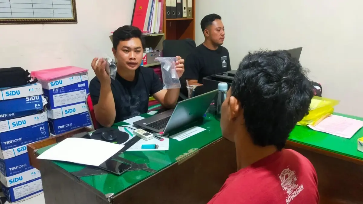 Barang bukti sabu dan pengedar menjalani pemeriksaan di di Mapolres Wonogiri. (DOK.POLRES WONOGIRI)
