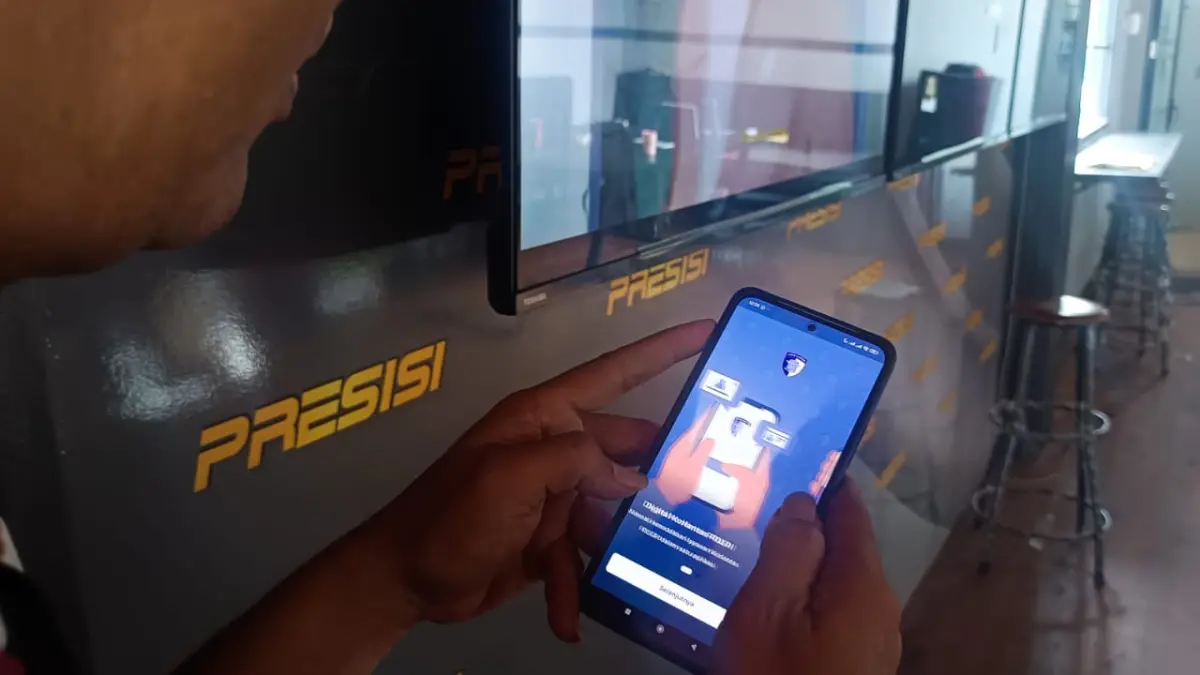 Perpanjangan SIM kini bisa dilakukan lewat aplikasi SINAR. (A Christian/Radar Solo)