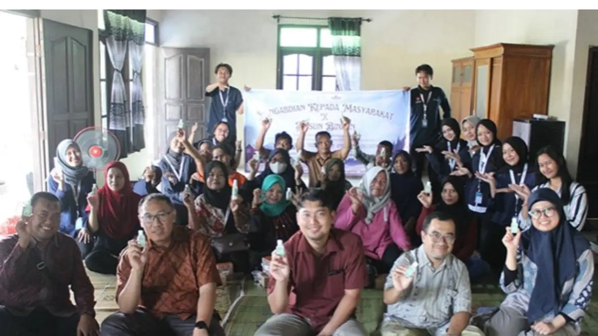 Tim Dusun Binaan HMF UNS 2026 dan Tim PKM HGR gelar kegiatan edukatif tingkatkan kesadaran kebersihan masyarakat di Jatirejo, Mojosongo.