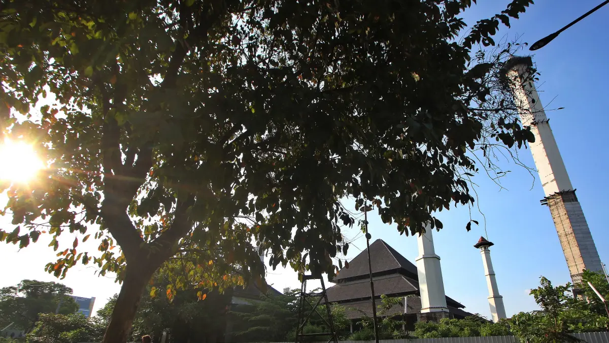 Kelanjutan proyek Masjid Sriwedari masih menjadi tanda tanya. (Arief Budiman/Radar Solo)