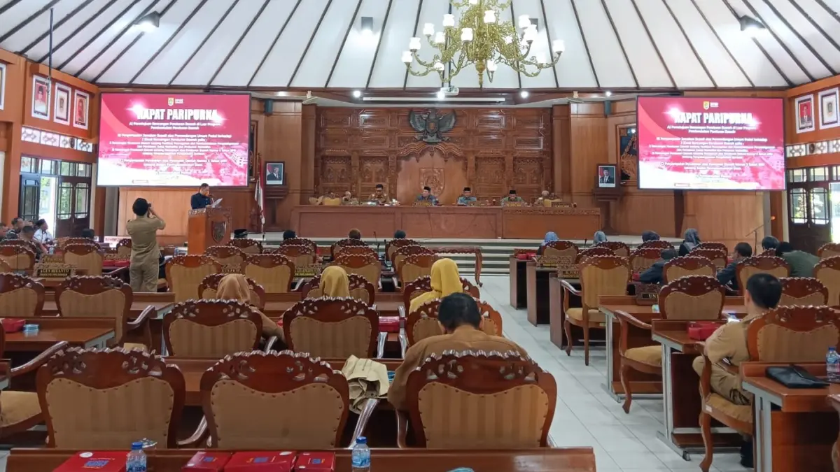 Rapat paripurna dengan salah satu agendanya mengusulkan perubahan Peraturan Daerah (Perda) Nomor 5 Tahun 2017 tentang Badan Permusyawaratan Desa (BPD) kepada DPRD Klaten, Kamis (11/6/2026). (Angga Purenda/Radar Solo)&nbsp;