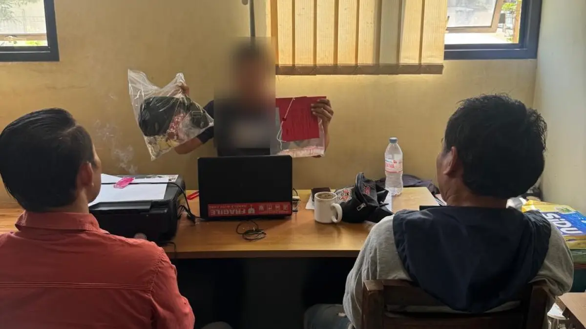 B alias Puguh, 42, warga Kecamatan Sukoharjo Kota diperiksa di Mapolres Sukoharjo setelah terbukti menjadi kurir sabu. (Dok. Humas Polres Sukoharjo)