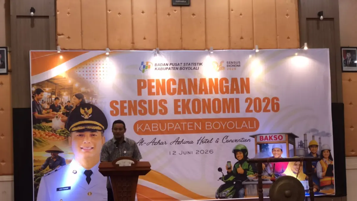 Bupati Boyolali, Agus Irawan di podium saat acara Pencanangan Sensus Ekonomi 2026. (Abdul Khofid/Radar Solo) 