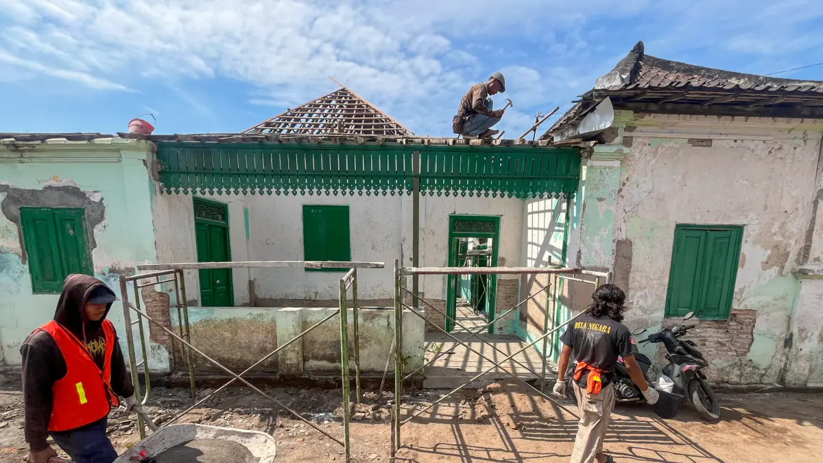 Rumah masa kecil Brigjen Slamet Riyadi di Serengan dipugar Pemkot Solo. (M Ihsan/Radar Solo)
