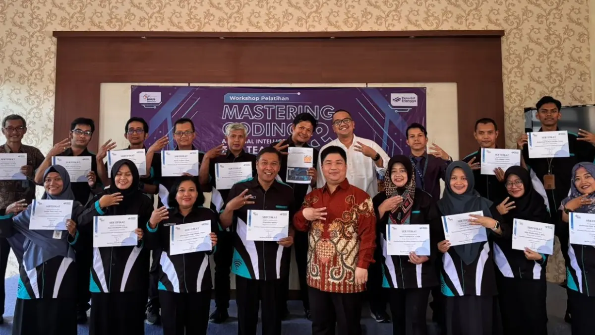 Penerbit Erlangga Cabang Surakarta menggandeng Binus Creates menggelar Workshop intensif bertajuk "Mastering Coding & Artificial Intelligence for Teachers by Binus Creates" di Aula Dinas Pendidikan Kabupaten Karanganyar. Kegiatan ini menyasar para pendidik guna mempersiapkan mereka menghadapi tantangan pembelajaran berbasis teknologi masa kini. (DOK.PENERBIT ERLANGGA CABANG SURAKARTA)
