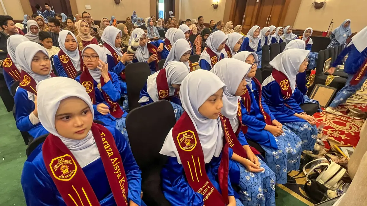SD Muhammadiyah Program Khusus (PK) Kottabarat Surakarta menginisiasi kolaborasi pembelajaran daring, doa bersama, hingga pembiasaan program khusus bernama tahajud call untuk melatih kedekatan ruhani peserta didik. (M IHSAN/RADAR SOLO)