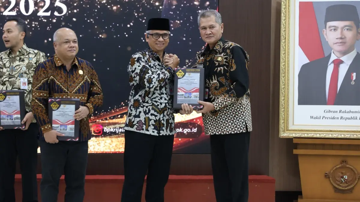 Bupati Wonogiri Setyo Sukarno menerima penghargaan predikat opini WTP, Kamis (16/2026). (Dok. Prokopim Setda Wonogiri)