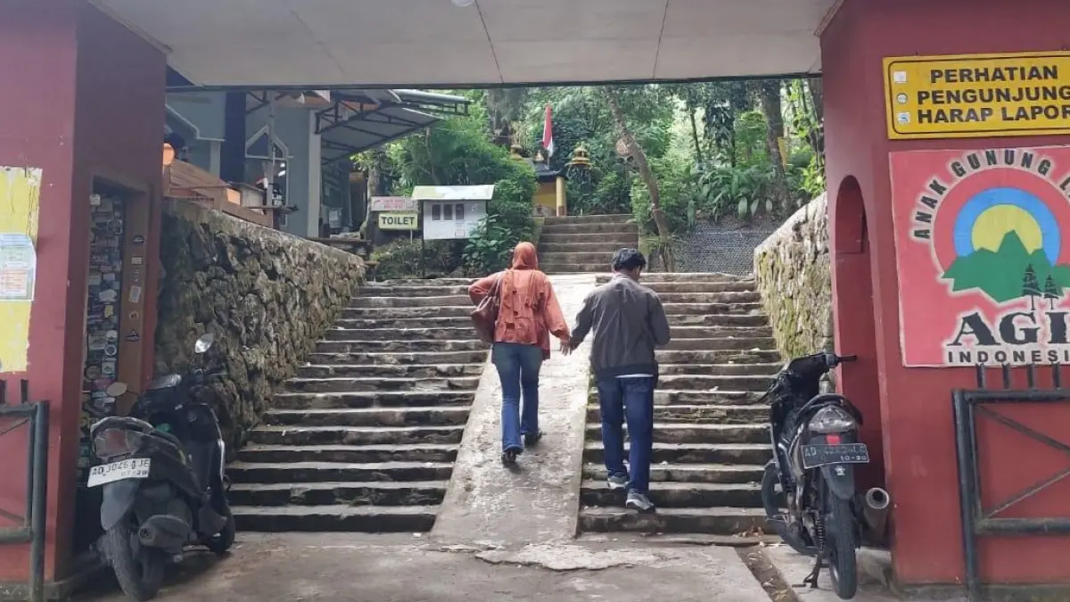 Pintu masuk jalur pendakian Gunung Lawu di Cemoro Kandang, Kecamatan Tawangmangu, Karanganyar. (Rudi Hartono/Radar Solo)