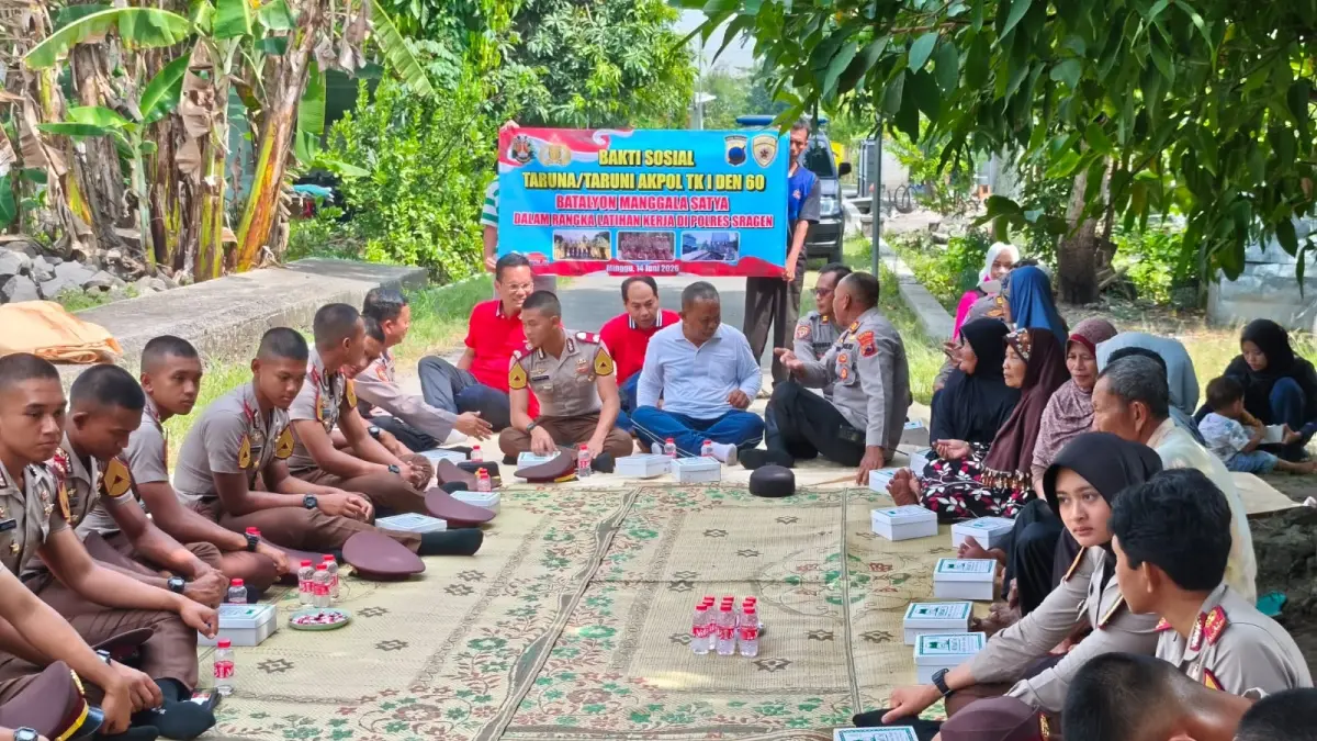 Taruna akpol menggelar baksos di Prandegan, Desa Bumiaji, Kecamatan Gondang, Sragen, Minggu siang (14/6/2026). (Ahmad Khairudin/Radar Solo)