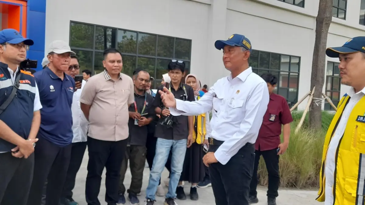 Menteri Pekerjaan Umum (PU) Dody Hanggodo meninjau fasilitas training center NPC Indonesia di Delingan, Karanganyar, kemarin (15/6/2026) siang. (Rudi Hartono/Radar Solo)