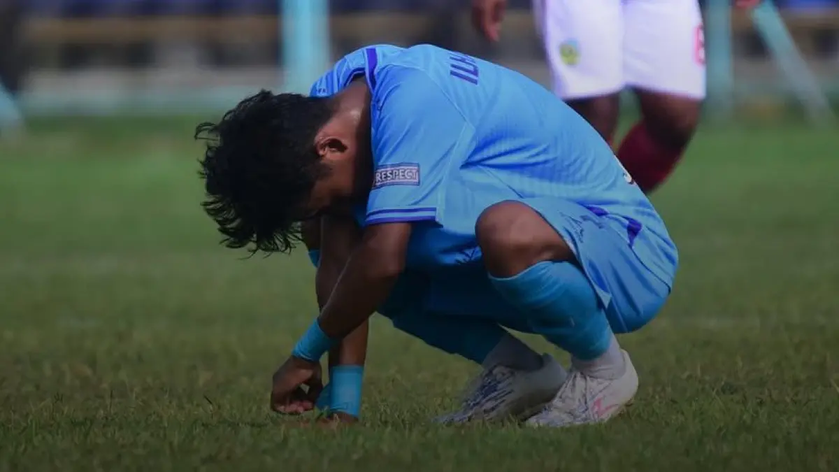 Pemain Makassar City terlihat kecewa usai gagal lolos ke fase berikutnya di Liga 4 Nasional. (dok. Makassar City)