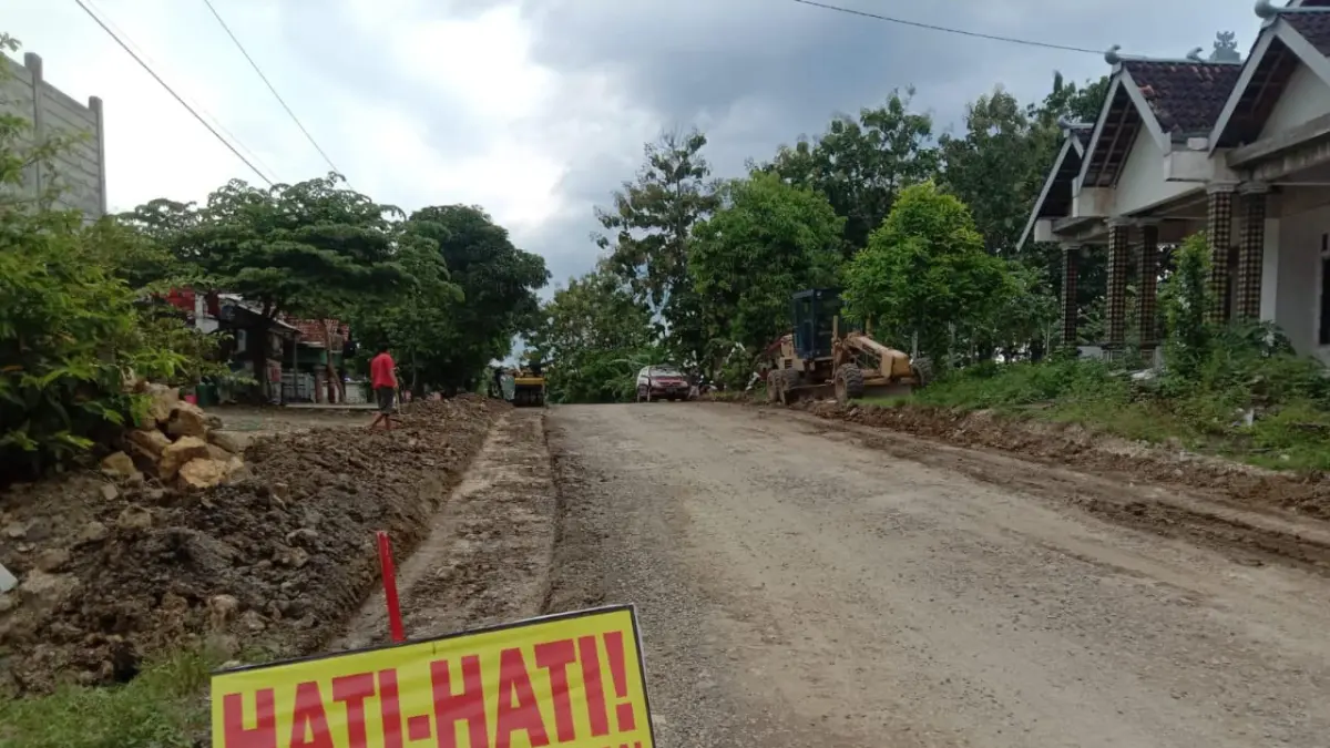 Salah satu jalan rusak di Kabupaten Sragen yang bakal diperbaiki tahun ini. (Ahmad Khairudin/Radar Solo)