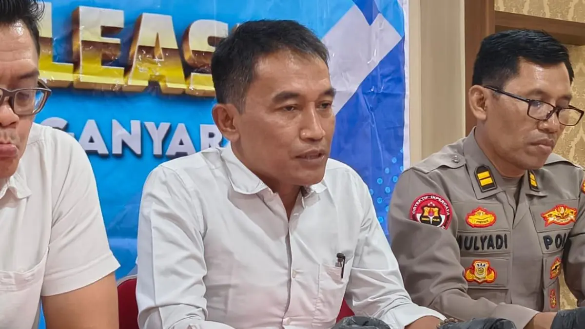 Kasat Reskrim Polres Karanganyar AKP Wikan Srikadiono (tengah). (Rudi Hartono/Radar Solo)