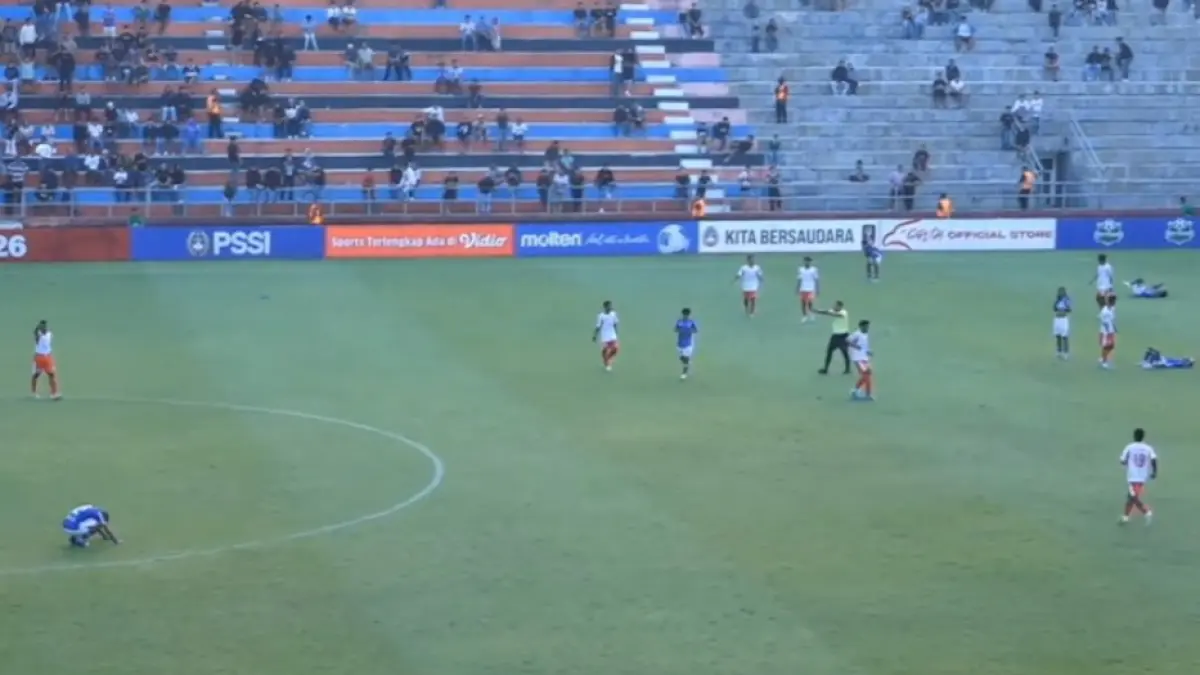 KEOK: Para pemain Persebi Boyolali lesu usai pertandingan melawan PersadaSumba Barat Daya di Stadion Kebogiro. (YOUTUBE PSSI TV)
