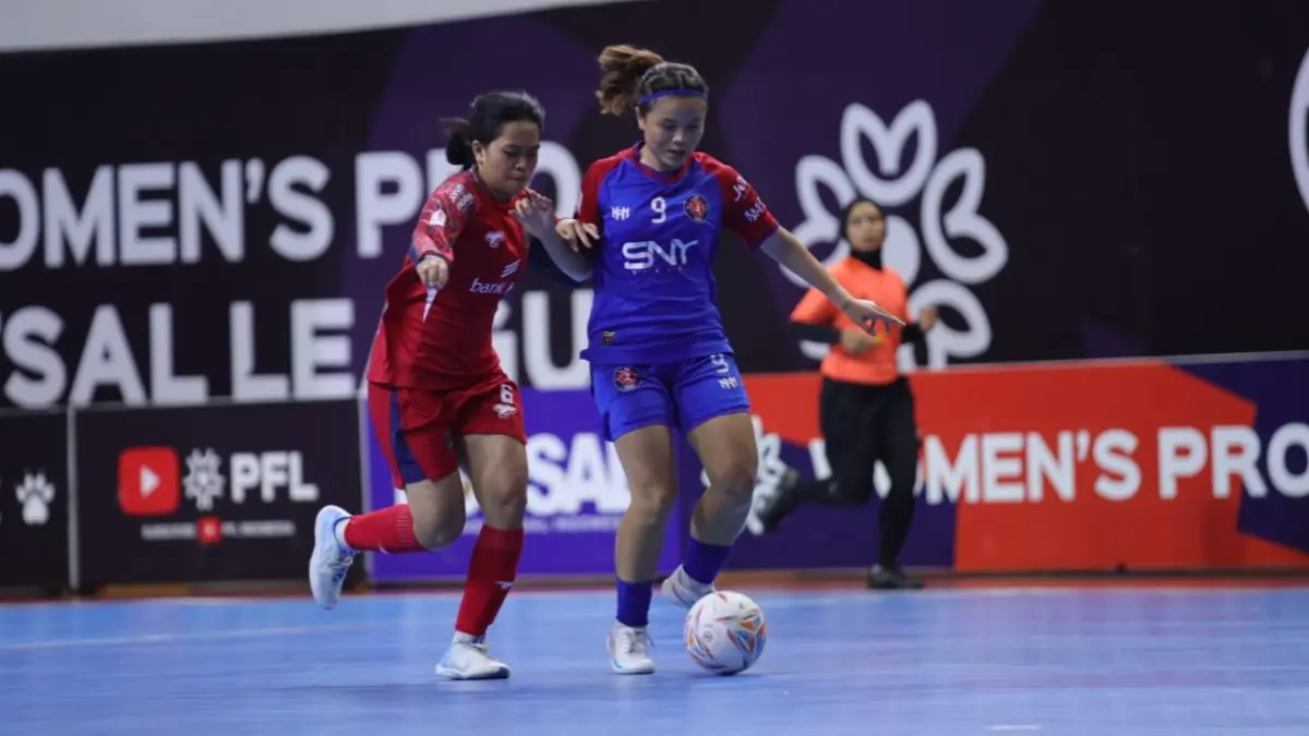 Pemain NAM ABP Women Surakarta Alya Ananda pencetak gol penutup kemenangan timnya atas Mojang Bandung Bedas di pekan ke-9 WPFL 2026. (Dokumentasi KFI) 