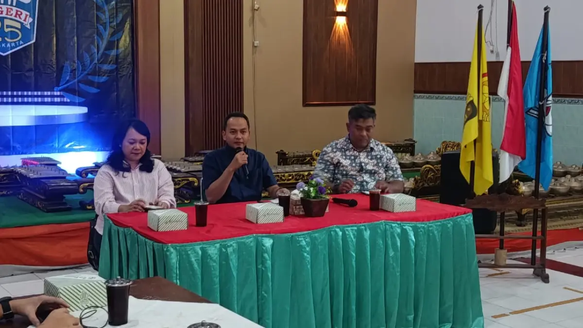 Wali Kota Solo Respati Ardi berikan pemaparan terkait kurikulum internasional di SMPN 25 Solo, Selasa (16/6). (ALFIDA NURCHOLISAH/RADAR SOLO)
