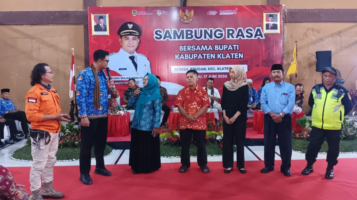 Bupati Klaten Hamenang Wajar Ismoyo saat serap aspirasi dalam Sambung Rasa di Desa Jebugan, Kecamatan Klaten Utara, Rabu (17/6/2026). (Angga Purenda/Radar Solo)