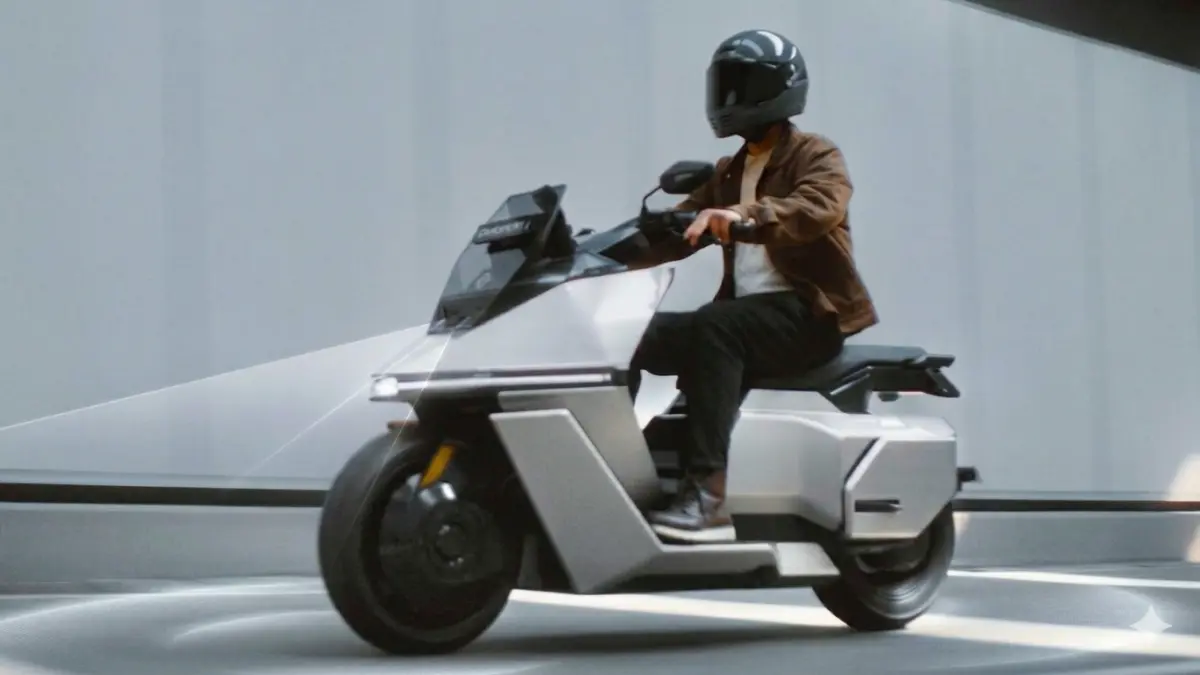 Omoway Omo X Resmi Dijual Mulai Rp 46,9 Juta, Motor Listrik Futuristis dengan Fitur Berdiri Sendiri (Tangkapan Layar Youtube OMOWAY)