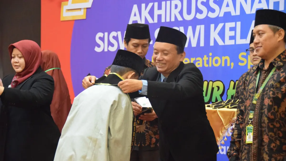 PENERUS BANGSA: Prosesi akhirussanah dan pelepasan siswa SDIT Nur Hidayah Surakarta di The Sunan Hotel (17/6). (DOK. SDIT NUR HIDAYAH SURAKARTA)
