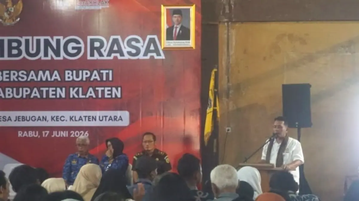 Kepala Kejari (Kajari) Klaten M. Aria Rosyid saat memberikan sosialisasi program Jaga Desa di Desa Jebugan, Kecamatan Klaten Utara, Rabu (17/6/2026). (Angga Purenda/Radar Solo)
