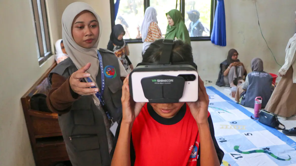 PRAKTEK: Siswa SMPN 21 Solo mengikuti gelar karya yang digelar di sekolah, Kamis (18/6/2026). (ARIEF BUDIMAN/RADAR SOLO)