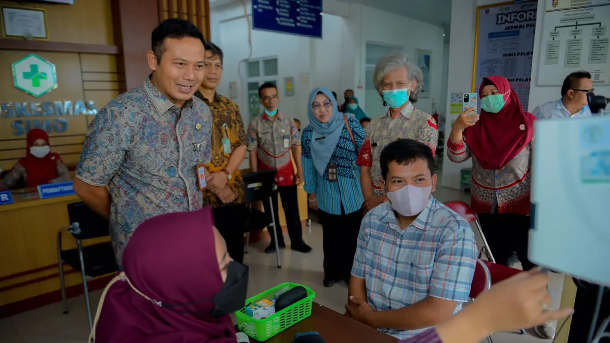 Bupati Boyolali Agus Irawan memantau pemeriksaan kesehatan di salah satu fasiltas kesehatan. (ISTIMEWA) 
