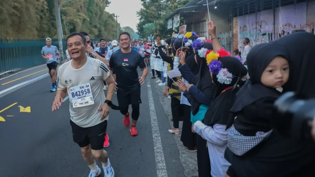 Gubernur Jateng Ahmad Luthfi berpartisipasi pada ajang olahraga tahunan Mandiri Jogja Marathon 2026 yang diselenggarakan di Kawasan Candi Prambanan, Daerah Istimewa Yogyakarta (DIY), Minggu (21/6/2026). (DOK.PEMPROV JATENG)