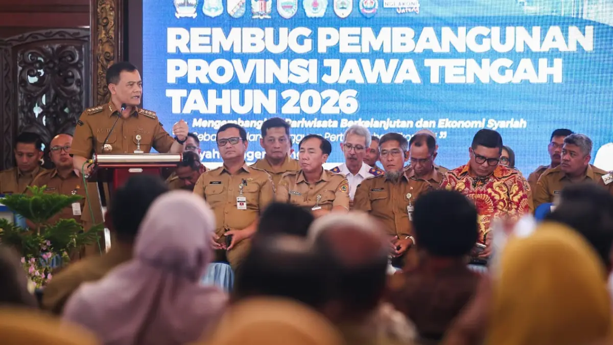 Gubernur Jateng Ahmad Luthfi beri pengarahan dalam forum Rembug Pembangunan Provinsi Jawa Tengah Tahun 2026 di Pendopo Kota Tegal, Senin (22/6/2026). (DOK.PEMPROV JATENG)