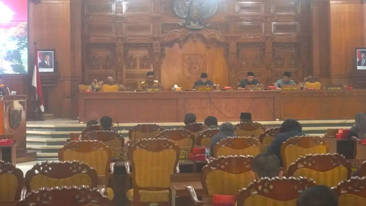Rapat paripurna yang digelar di Gedung DPRD Klaten yang menyoroti Pendapatan Asli Daerah (PAD) yang tak capai target. (Angga Purenda/Radar Solo)