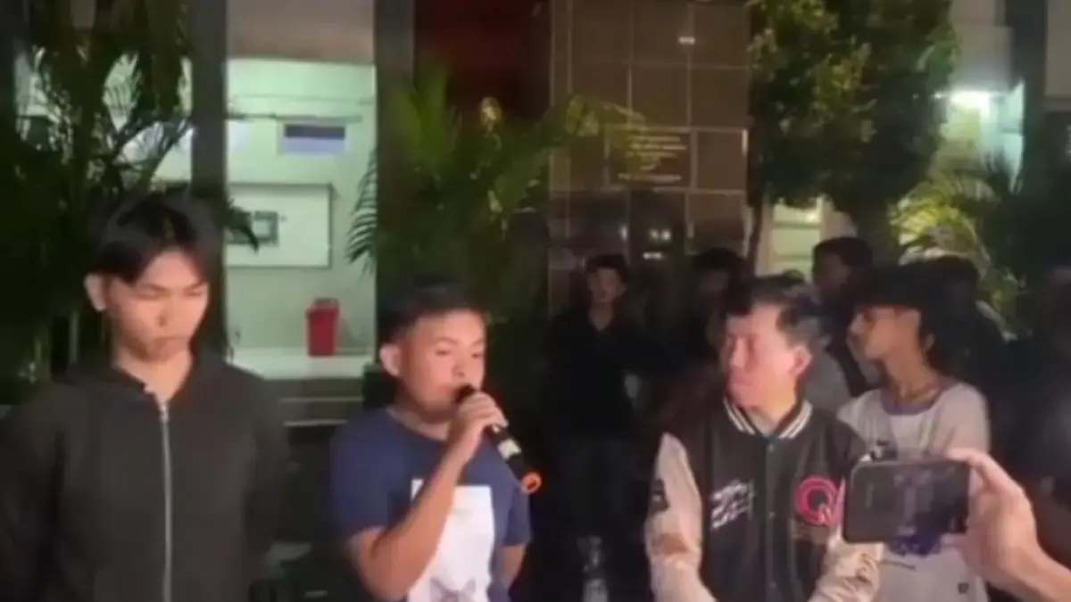 Viral! Pengakuan Mahasiswa BEM FH UBK Usai Bertemu Wapres Gibran, Akui Terima Uang dan Minta Maaf (https://x.com/salam4jari)