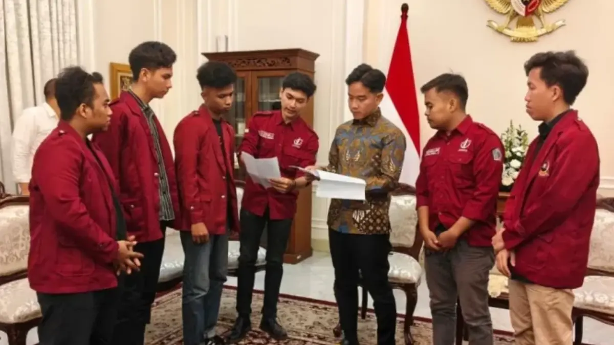 Wapres Gibran Rakabuming Raka saat audensi dengan 15 perwakilan mahasiswa di Istana Wakil Presiden, Jakarta, Senin (15/6/2026) sore. (BPMI Setwapres)