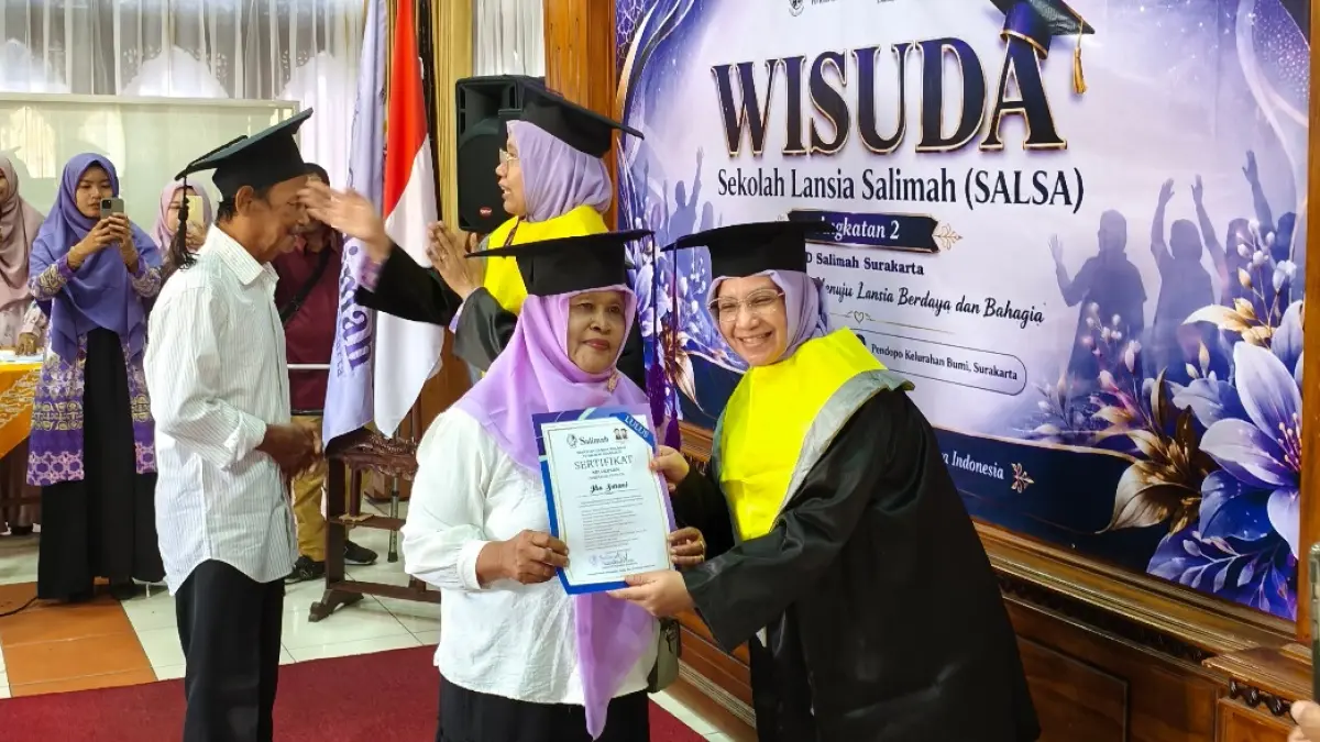 Wisuda Sekolah Lansia Salimah (Salsa) Angkatan 2 Tahun 2026 di Pendopo Kelurahan Bumi, Laweyan, Solo, Minggu (21/6). (ISTIMEWA)
