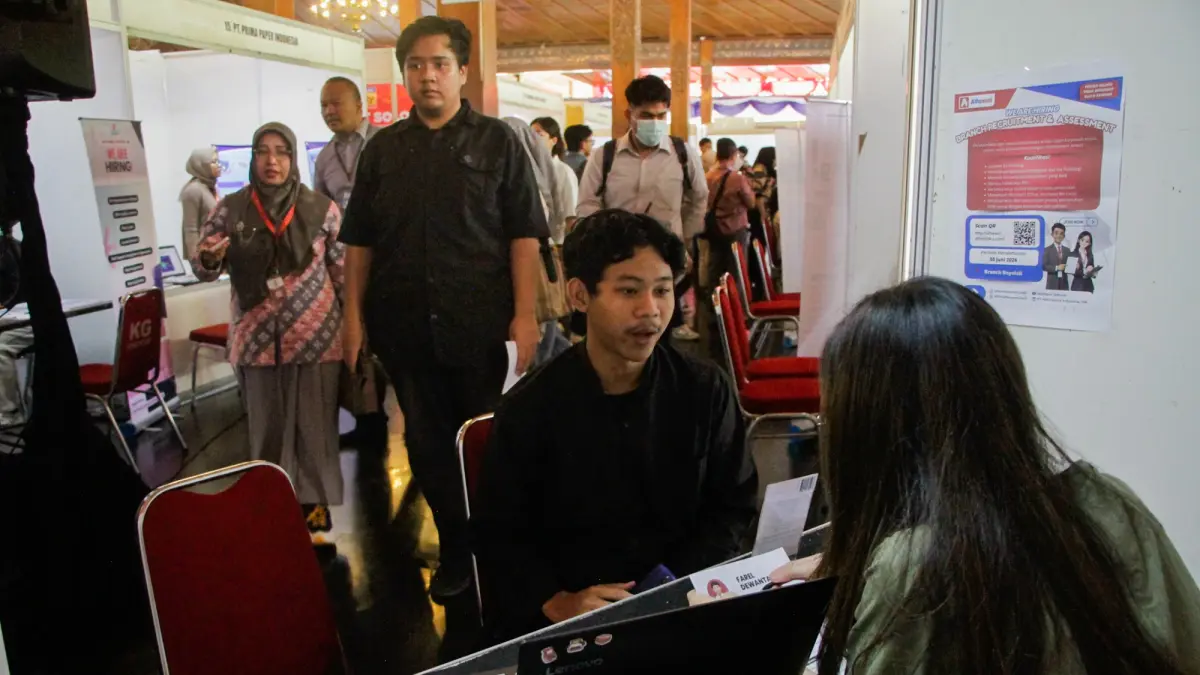 Calon pencari kerja menyerbu Solo Career Expo 2026. (M Ihsan/Radar Solo)