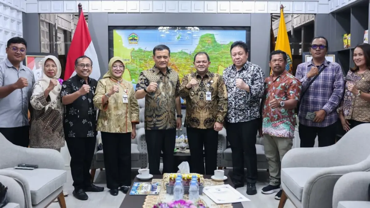 Gubernur Jateng Ahmad Luthfi menerima audiensi Bupati Semarang Ngesti Nugraha, Ketua DPRD Kota Salatiga Dance Ishak Palit, serta investor lokal yang akan menggarap Rawa Pening sebagai objek wisata di Kantor Gubernur Jawa Tengah, Kamis (25/6/2026). (DOK.PEMPROV JATENG)