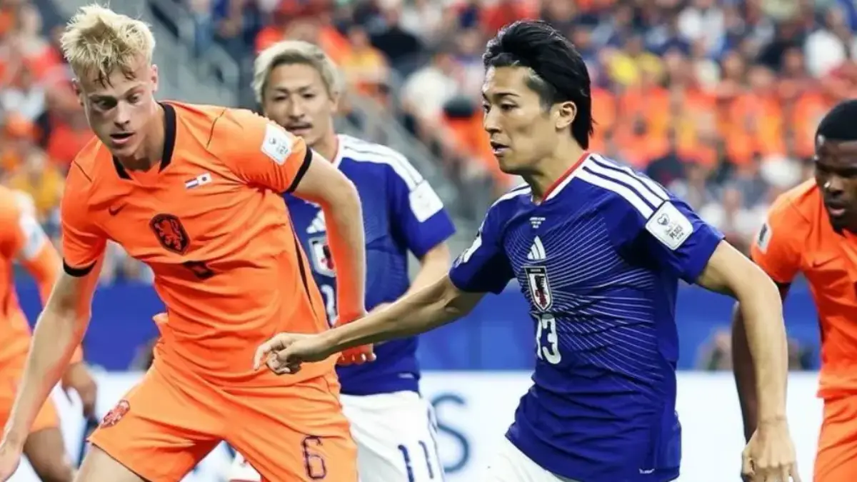 Pemain Jepang berupaya cetak gol lawan Belanda. (JawaPos.com)