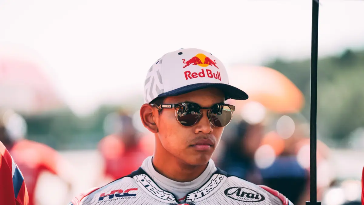 Modal Salip 15 Pembalap di Ceko! Veda Ega Pratama Siap Lanjutkan Performa Gila di Moto3 Belanda 2026 (Honda Team Asia)